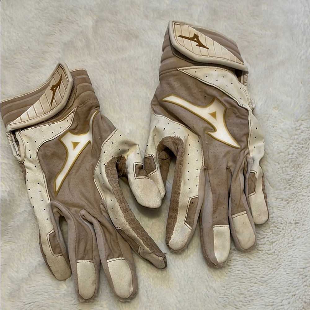Mizuno Tan and Cream Batting Gloves